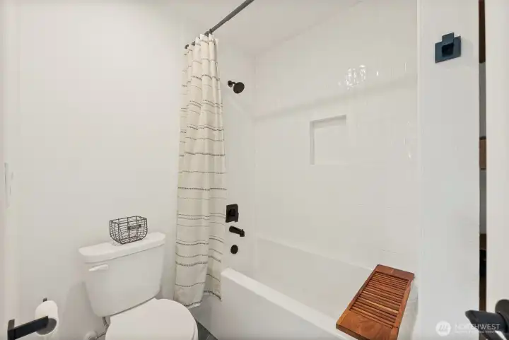 2nd floor main bathroom tub.