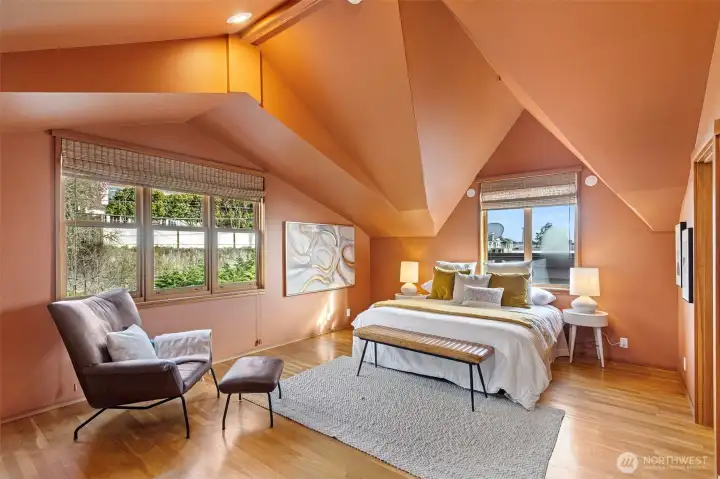 Spacious primary suite (upper level 3)