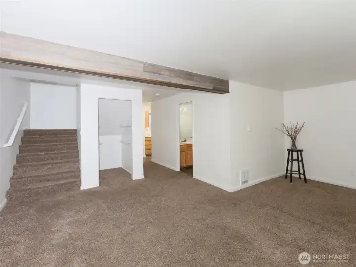 Extra wide stairway in 2406