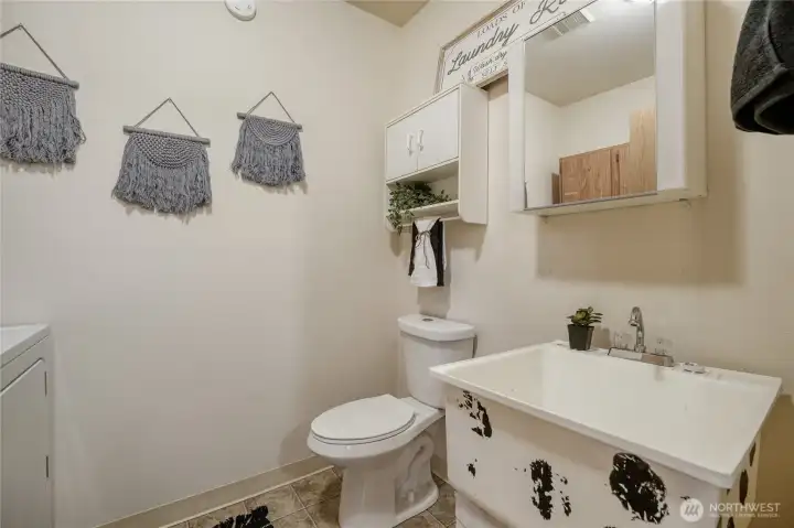 1/2 bath with washer/dryer included