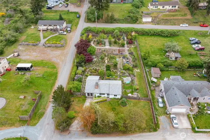 2 bedroom home on nearly half an acre
