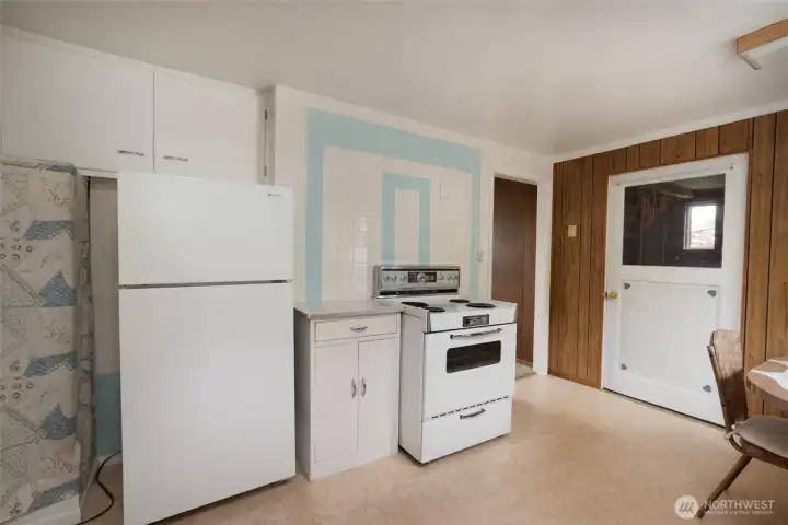 Light and bright kitchen