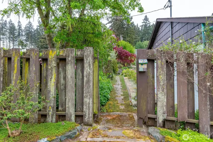 Side gate entry