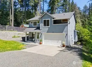 Front of House w/driveway view