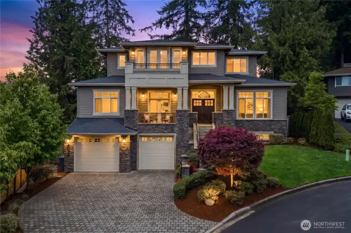 Privately situated on a quiet cul-de-sac Privately situated on a quiet cul-de-sac