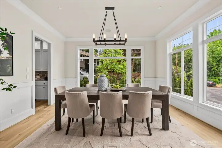 Elegant formal dining room Elegant formal dining room