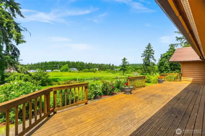 The large deck is perfect for taking in the surrounding countryside. Great space for a barbecue gathering.