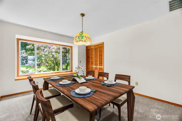 The dining area with it's own view (virtually staged).