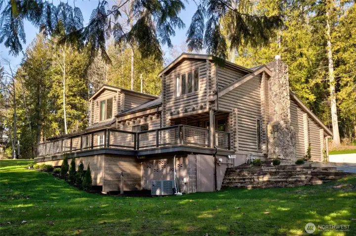 Stunning exterior. Logs have been professionally stained and sealed!