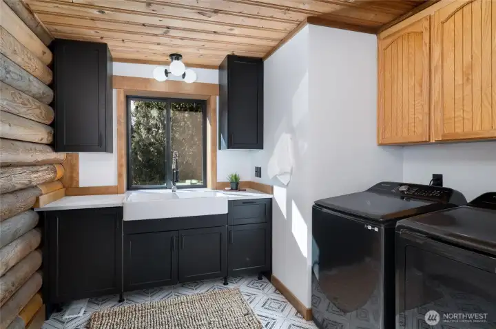 Beautiful laundry room, your clothes will practically fold themselves!