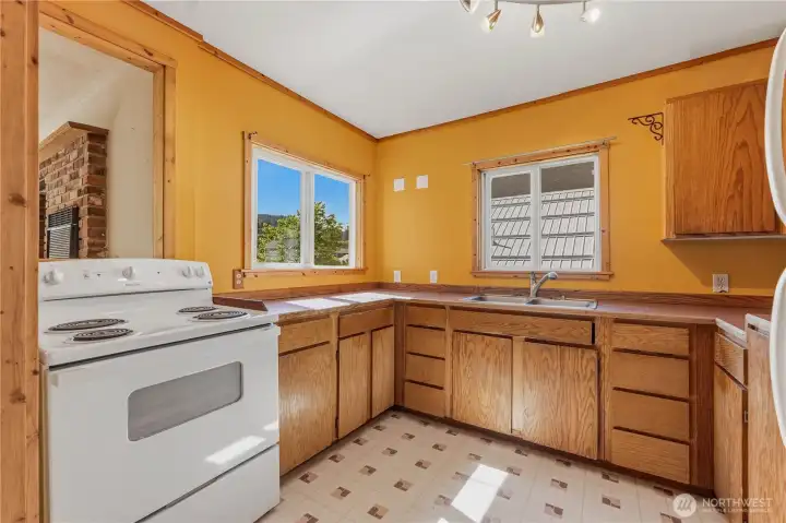 Sunny efficient kitchen