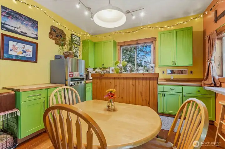 Sunny dining area in rear flex space
