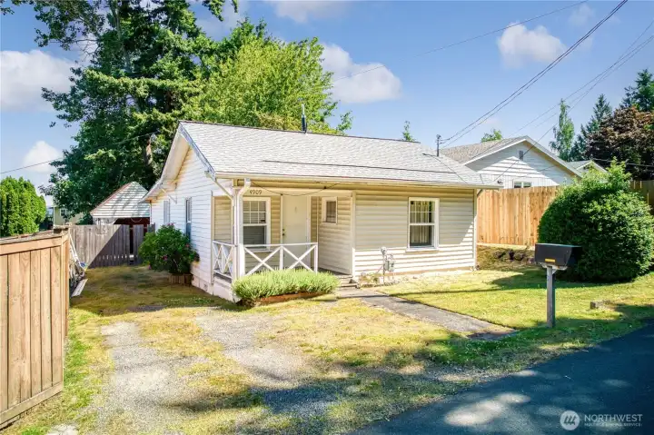 Front Yard/ entrance