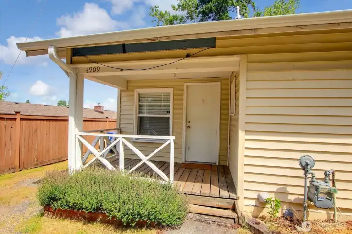 Front porch/ front entrance