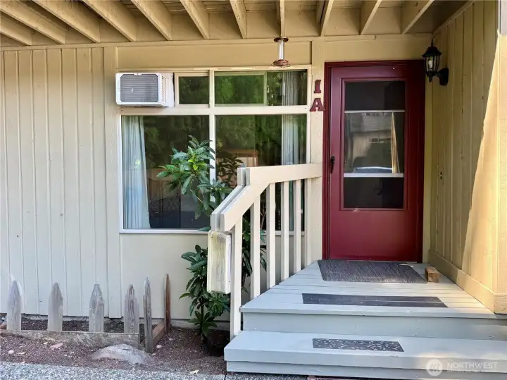 Quiet, private end unit in conveniently located small complex. Your two reserved parking spaces are just outside the front door. Quiet, private end unit in conveniently located small complex. Your two reserved parking spaces are just outside the front door.
