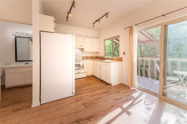 Main floor has the kitchen, laundry and 1/2 bath Main floor has the kitchen, laundry and 1/2 bath