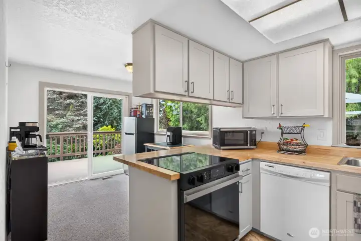 Kitchen with breakfast bar Kitchen with breakfast bar