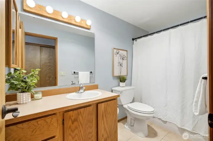 Full Bathroom Full Bathroom