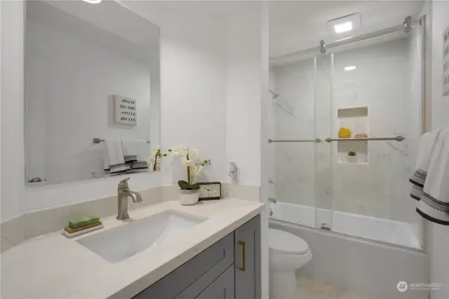 Main bathroom with shower and tub combo