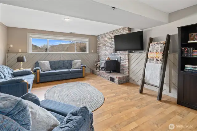 Bonus room downstairs gives lots of extra space!