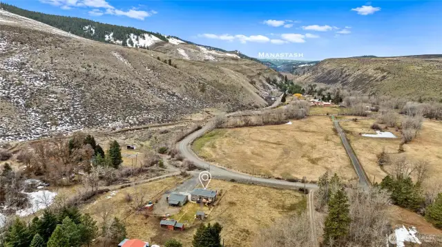Minutes from recreation with Manastash Ridge trailhead right out out your back door!