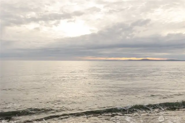 Enjoy Amazing Sunsets and Waves Crashing the Beach