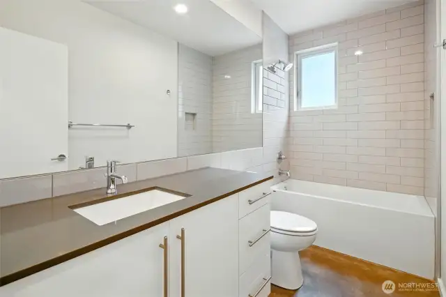 3rd bedroom guest bathroom -