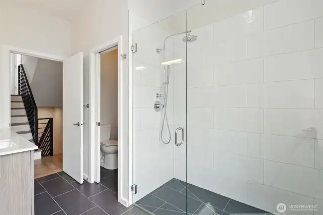 Primary Bedroom w/attached en suite and walk in closet