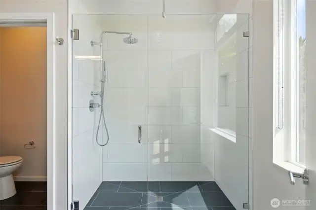 Primary Bedroom w/attached en suite and walk in closet