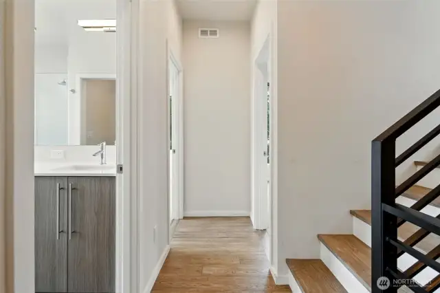 Primary Bedroom w/attached en suite and walk in closet