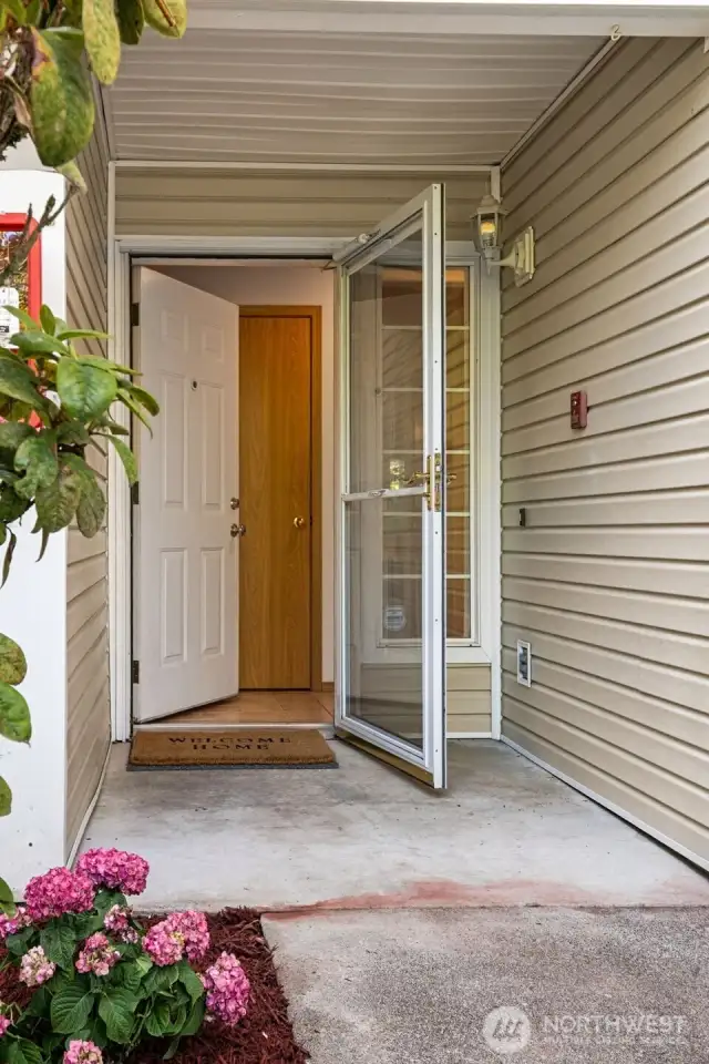 Welcome home to 2535 S 288th St #2, Federal Way, WA 98003.