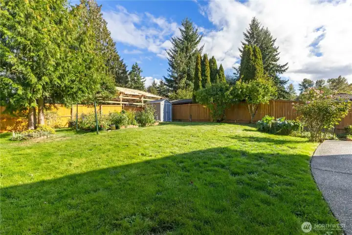 Lots of garden space for you to enjoy.