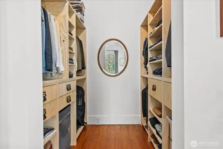 Amazing built-in closet