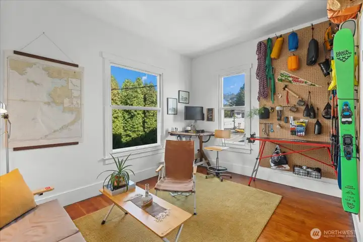 4th upstairs bedroom