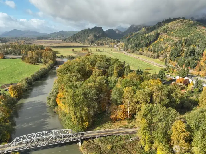 Land with river access