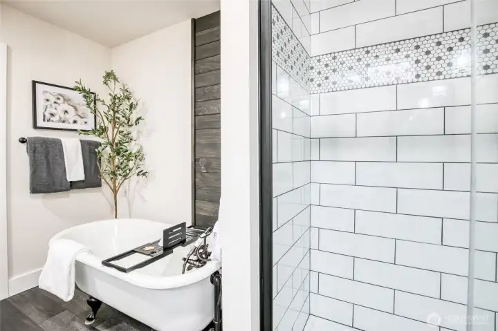 Main primary en suite