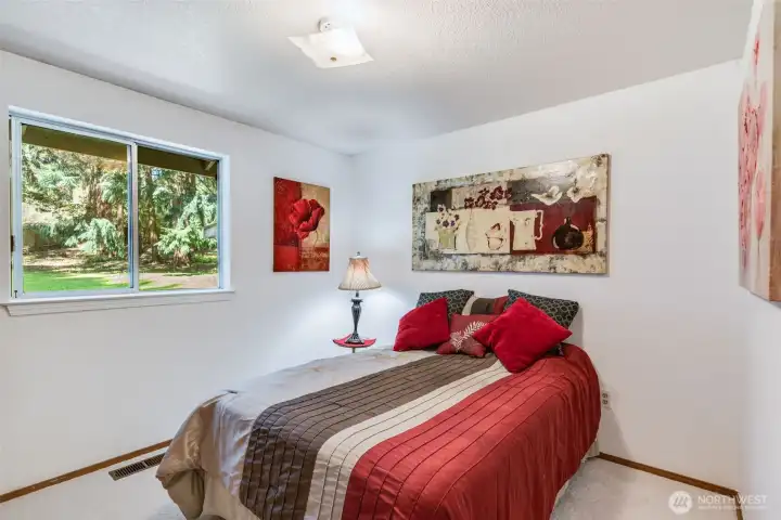 2nd bedroom