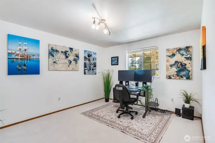 3rd bedroom as office