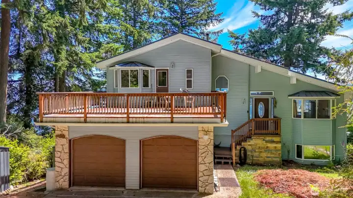 Magnificent custom home. Second owner! Enjoy spectacular water views throughout this property. Magnificent custom home. Second owner! Enjoy spectacular water views throughout this property.