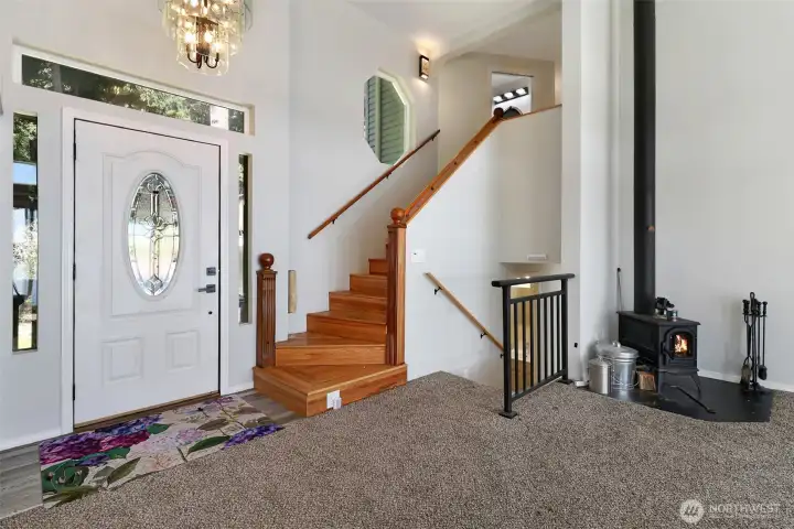 The front door is elegant and inviting. Hardwood staircase to the upper level. the gas stove is great for those cooler nights while the ceiling fan is great in the summer The front door is elegant and inviting. Hardwood staircase to the upper level. the gas stove is great for those cooler nights while the ceiling fan is great in the summer