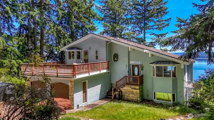 Located in a quiet, nature-filled nook, this best kept secret is yours for the taking. Dont wait on this one! Located in a quiet, nature-filled nook, this best kept secret is yours for the taking. Dont wait on this one!