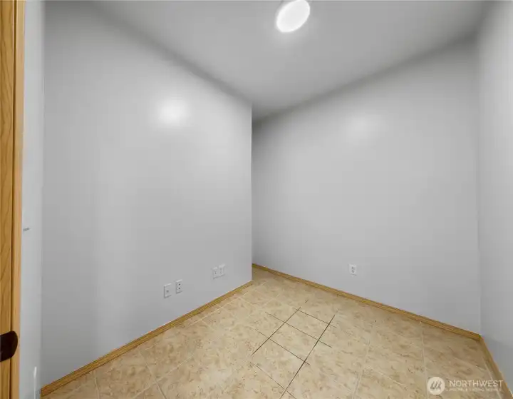 Dan/office Room