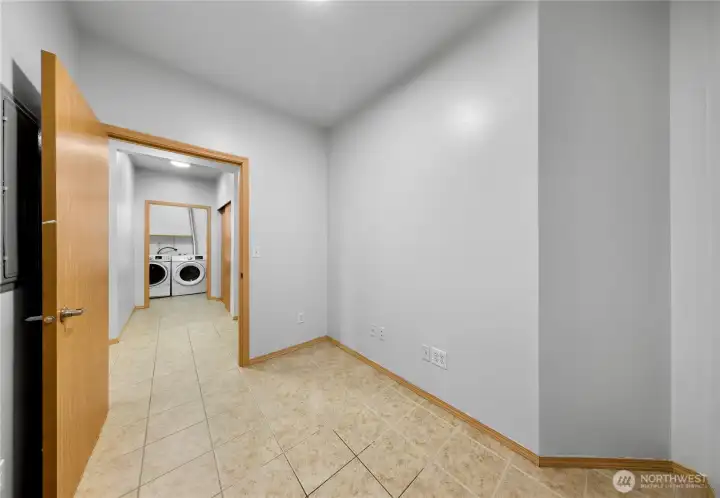 Dan/Office Room