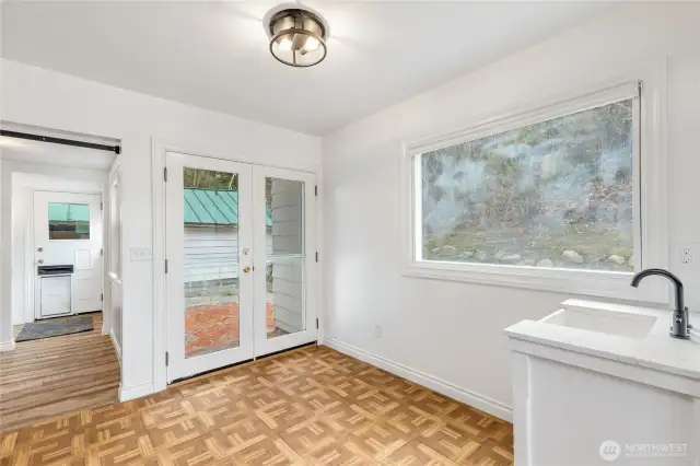 Another view of the mudroom.