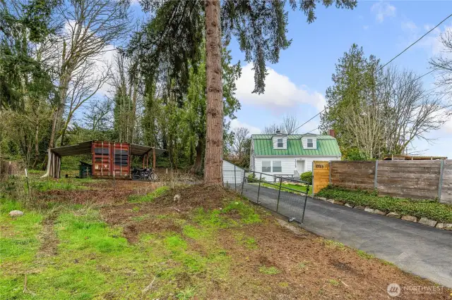 Large private property of over 16,000 sq ft. private driveway, multiple detached structures that allow for flexible use as art studio, workshop or office space.  Bright and spacious!