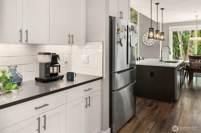 Clean Lines lead from the quality quartz counters. Your eyes will appreciate this style.