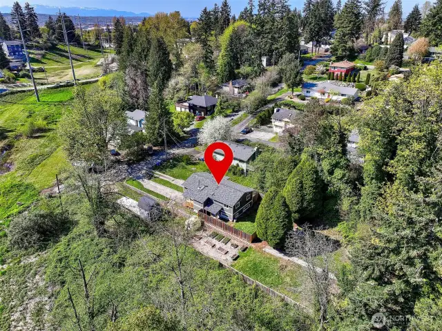 Located on the Chief Sealth Trail this house is in a great location.