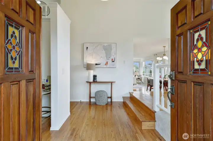 Grand double door entry w/soaring ceilings in the foyer.