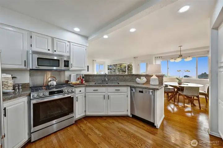 Watch the sunset while washing dishes!  New gas range, Viking microhood and fridge. Miele dishwasher.