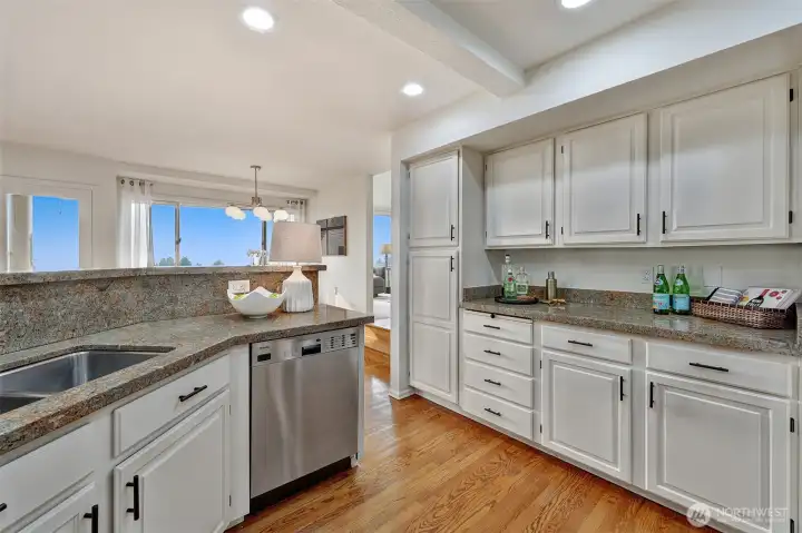 Lots of storage in kitchen.